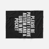 自閉症で銃を持っている我慢強く フリースブランケット (正面(横))