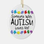 自閉症との誰かは私を自閉症のパズル愛します セラミックオーナメント (右)