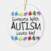 自閉症との誰かは私を自閉症のパズル愛します セラミックオーナメント (左)