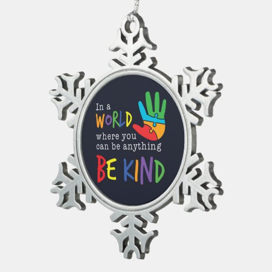 自閉症になれる世界で親切である スノーフレークピューターオーナメント (右)