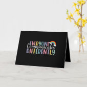 自閉症に対する認識すべての人のコミュニケーションが異なる カード (黄色い花)