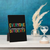 自閉症に対する認識すべての人のコミュニケーションが異なる フォトプラーク (側面)