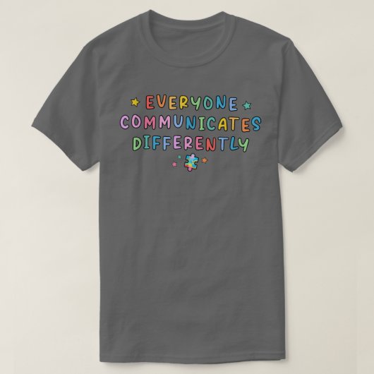 自閉症に関する特別な情報を誰もが伝える Tシャツ (デザイン正面)
