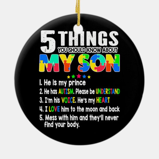 自閉症に関する認識が、母親の自閉症の息子を支援 セラミックオーナメント (裏面)