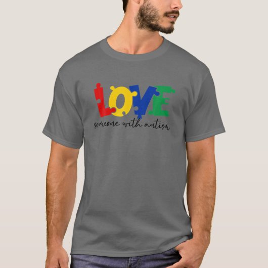 自閉症のパズル作品で人を愛する Tシャツ (正面)