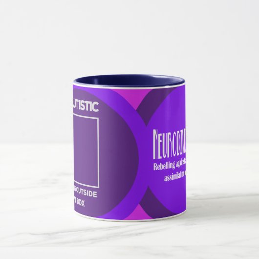 自閉症のボックスコーヒーマグの外に住んでいる マグカップ (中央)