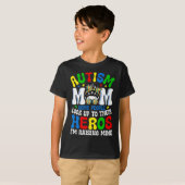 自閉症のママはヒーローを育てる人々の中には人を尊敬する Tシャツ (正面フル)