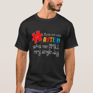 自閉症の人が毎日自閉症でスマイルを起こす Tシャツ