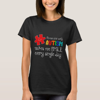 自閉症の人が毎日自閉症でスマイルを起こす Tシャツ