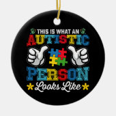 自閉症の人が自閉症のように見える セラミックオーナメント (正面)