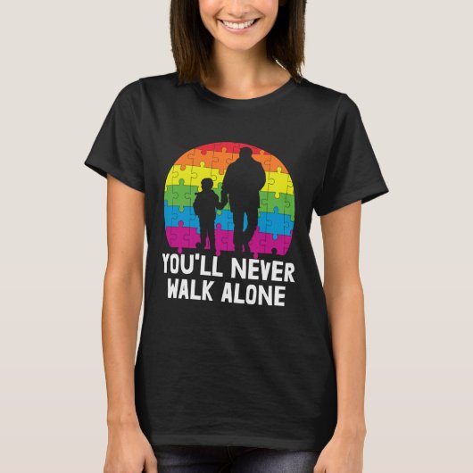 自閉症の意識を一人で歩くことはない Tシャツ (正面)