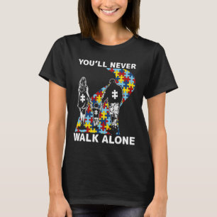 自閉症の意識を一人で歩くことはない Tシャツ