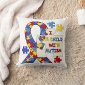自閉症の認識度のリボンを持つ子供 クッション (ブランケット)