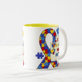 自閉症の認識度のリボンを持つ子供 ツートーンマグカップ (正面右)