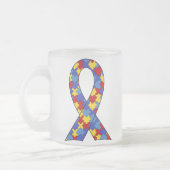 自閉症の認識度のリボン フロストグラスマグカップ (左)