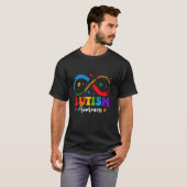 自閉症への理解と愛を受け入れるハートの無限大 Tシャツ (正面フル)