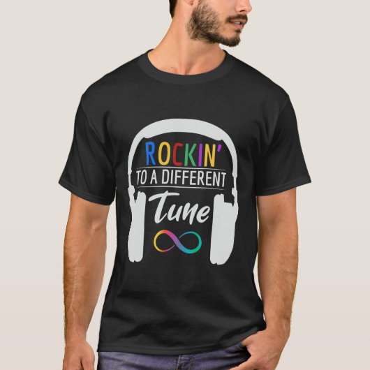 自閉症インフィニティシンボルが曲にロッキン違うグ Tシャツ (正面)