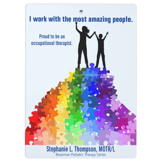 自閉症サポート女性及び男の子の新しい高さに達すること クリップボード (裏面)