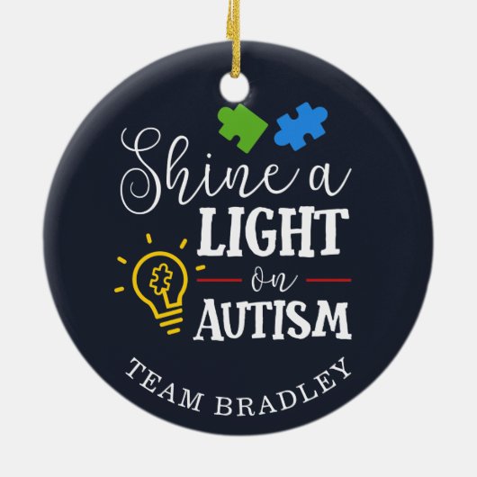 自閉症パーソナライズされたマッチングチームに光を当てる セラミックオーナメント (裏面)