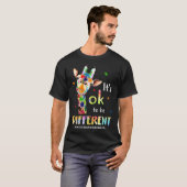 自閉症意識かわいいキリン動物そのOk Tシャツ (正面フル)