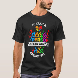 自閉症意識を聞くには特別な人が必要だ Tシャツ