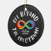 自閉症意識 – スペクトルの向こう側を見る セラミックオーナメント (左)