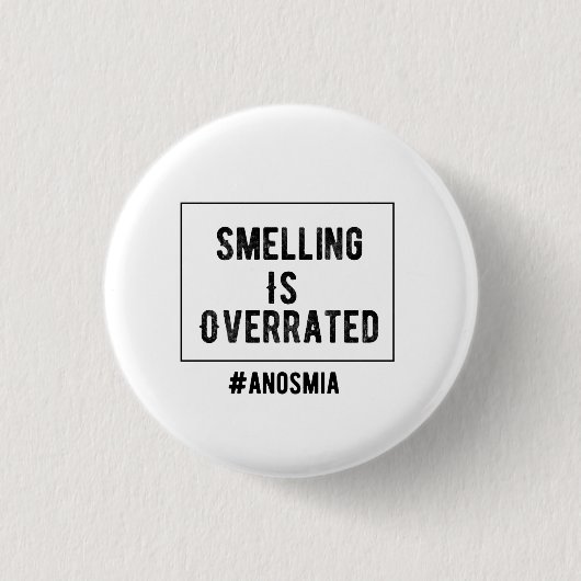臭いがすることは大げさなAnosmia Pinです 缶バッジ (正面)