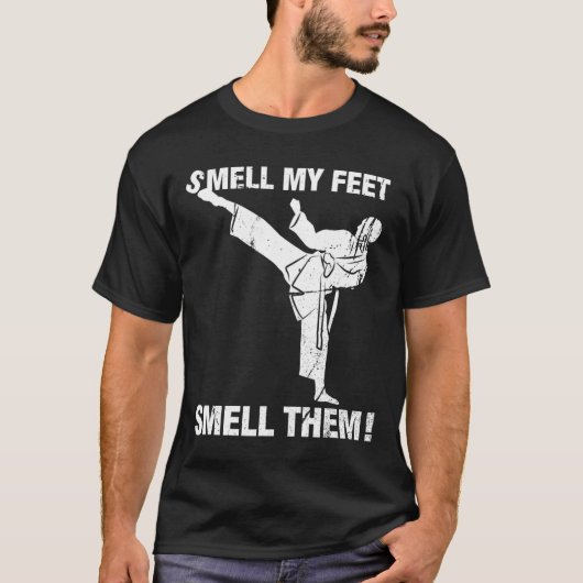 臭い足でごめんね カラテTシャツ 贈り物 Tシャツ (正面)