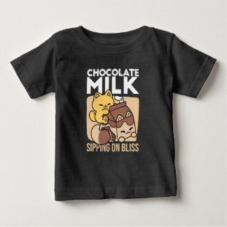 至福のチョコレートミルク – かわいい猫フード ベビーTシャツ