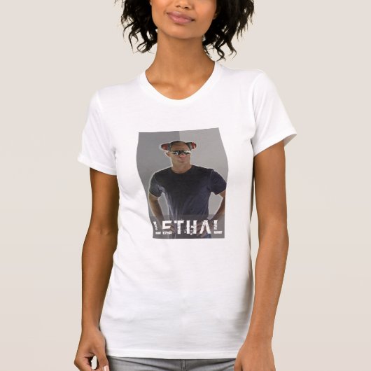 致命的な女性の小柄いTシャツ Tシャツ (正面)