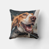 興奮したドッグオンレインカーライドアートプリント クッション (裏面)