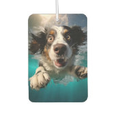 興奮した犬の水中スイミングデザイン カーエアーフレッシュナー (正面)