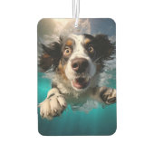 興奮した犬の水中スイミングデザイン カーエアーフレッシュナー (裏面)
