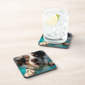 興奮した犬の水中スイミングデザイン コースター (右側)