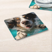 興奮した犬の水中スイミングデザイン スクエアペーパーコースター (アングル)