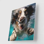 興奮した犬の水中スイミングデザイン スクエア壁時計 (傾斜)