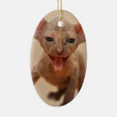 舌を搭載するかわいいsphynxの子ネコ セラミックオーナメント (右)