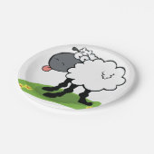 舌を突き出ているヒツジ ペーパープレート (アングル)