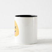 舌を閉じた目を突き出す絵文字 ツートーンマグカップ (中央)