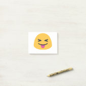 舌を閉じた目を突き出す絵文字 ポストイット (デスク上)
