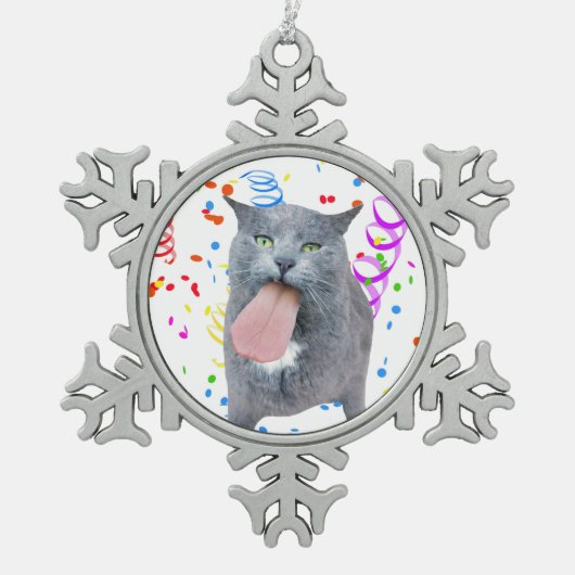 舌得を猫に? スノーフレークピューターオーナメント (正面)