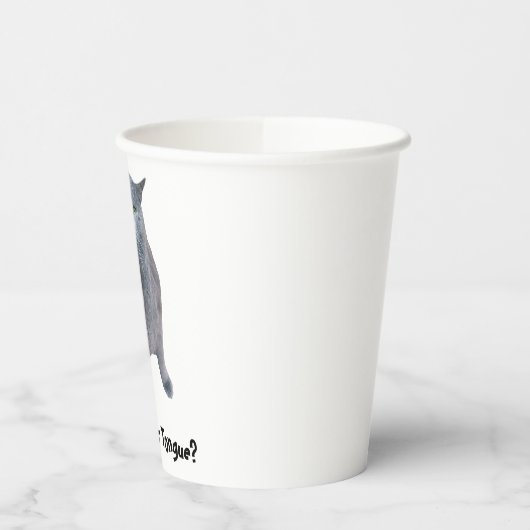 舌得を猫に？ 紙コップ (左)