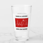 舐めることを取ります-カチカチ音をたて続けます タンブラーグラス