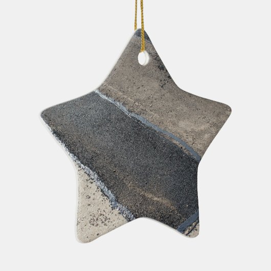 舗装および新しいアスファルトを置くことを修理して下さい セラミックオーナメント (右)