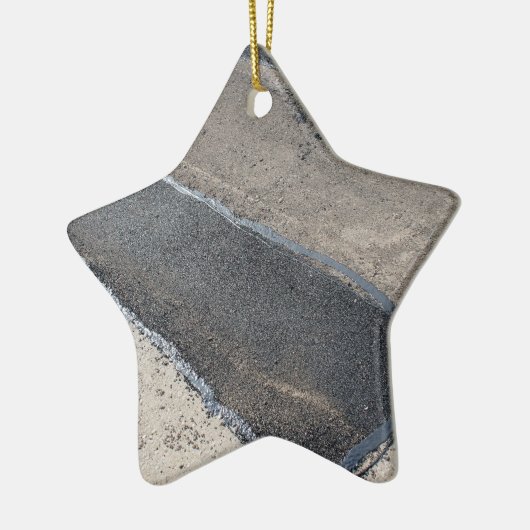 舗装および新しいアスファルトを置くことを修理して下さい セラミックオーナメント (左)