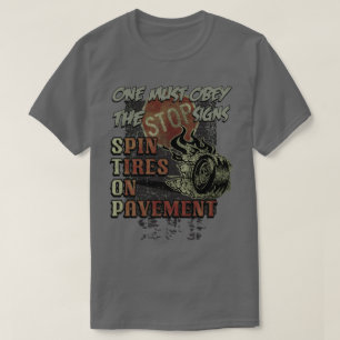 舗装の回転のタイヤ Tシャツ