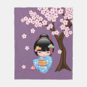 舞妓こけし人形 – 青い着物芸者ガール フリースブランケット (正面)