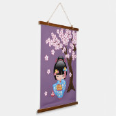 舞妓こけし人形 – 青い着物芸者ガール 吊り下げ型タペストリー (傾斜あり)