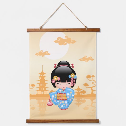 舞子こけし人形 – かわいい日本の芸者ガール 吊り下げ型タペストリー (正面)