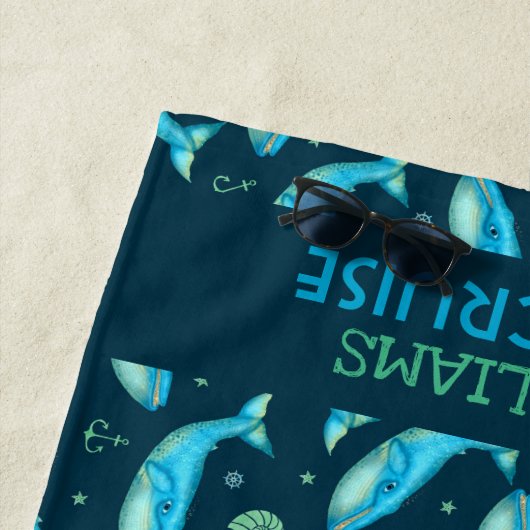 航海のでカスタムな家族の巡航を見ているシロナガスクジラ ビーチタオル (インサイチュ)